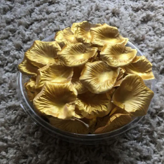 Пелюстки троянд штучні 200 шт. 45x45 мм Золотистий (393303) - фото 3 Пелюстки троянд штучні 200 шт. 45x45 мм Золотистий (393303) - фото 3