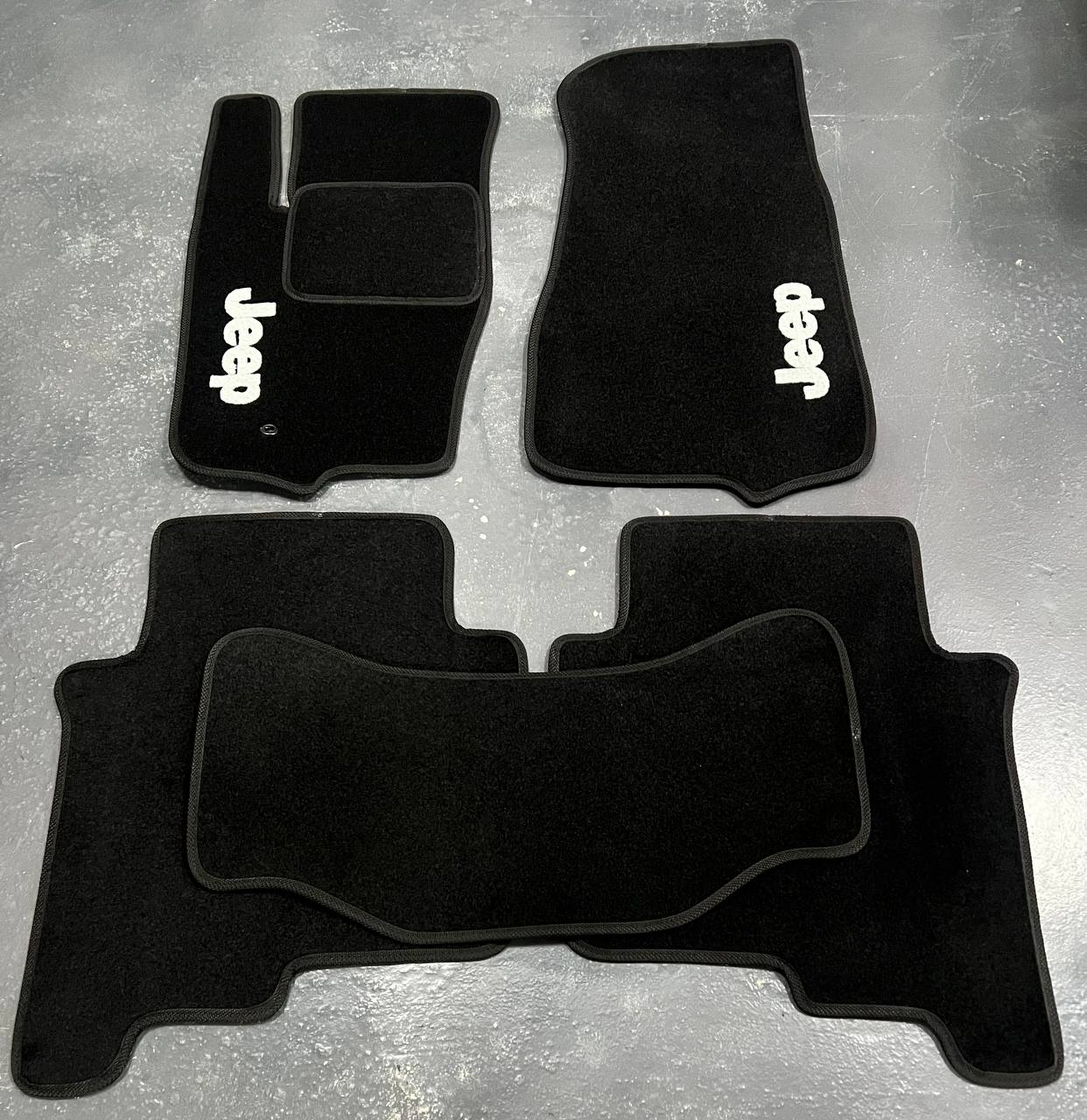 Коврики автомобильные ворсовые в салон для Jeep Grand Cherokee WK 2005-2010 5 шт. Черный