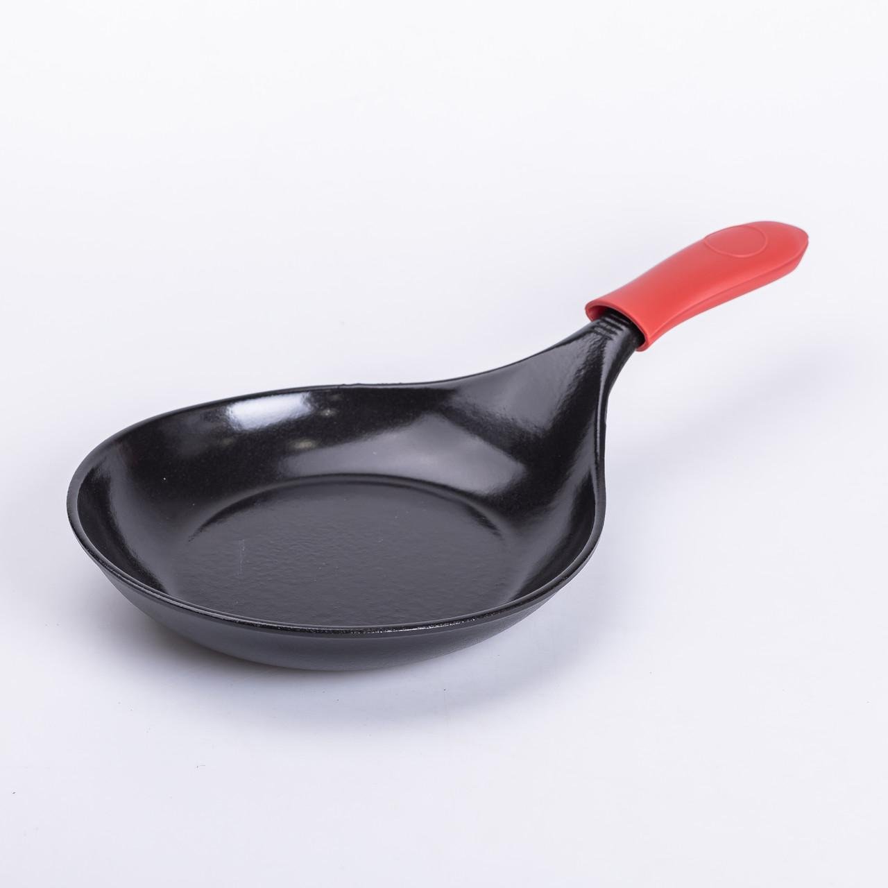 Сковорода чугунная с силиконовой ручкой для электрической и газовой плиты 1 л Ø24,5 см (HP-1-12)