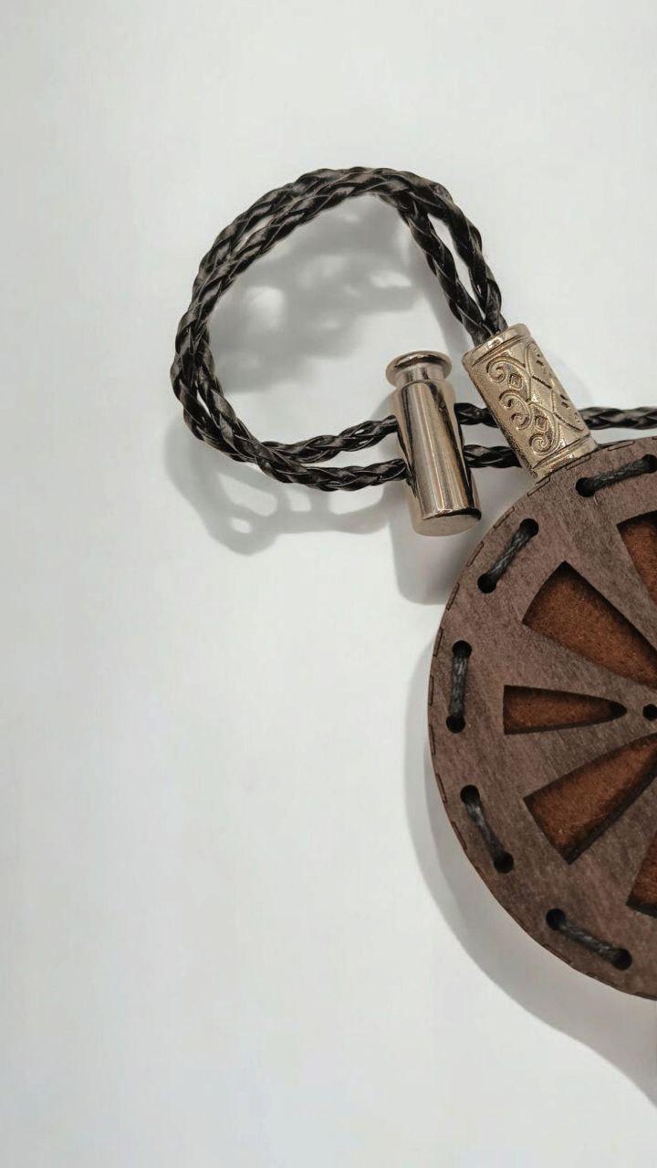 Ароматизатор для авто многоразовый в виде колеса из дерева/войлока и аромапарфюм 10 мл в подарочной коробке (109) - фото 3