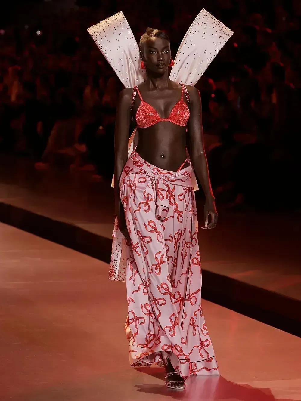 Піжама сатинова сорочка/штани Victoria's Secret Glazed Satin Long PJ Set Short XS Рожевий (2681254D) - фото 4 Піжама сатинова сорочка/штани Victoria's Secret Glazed Satin Long PJ Set Short XS Рожевий (2681254D) - фото 4