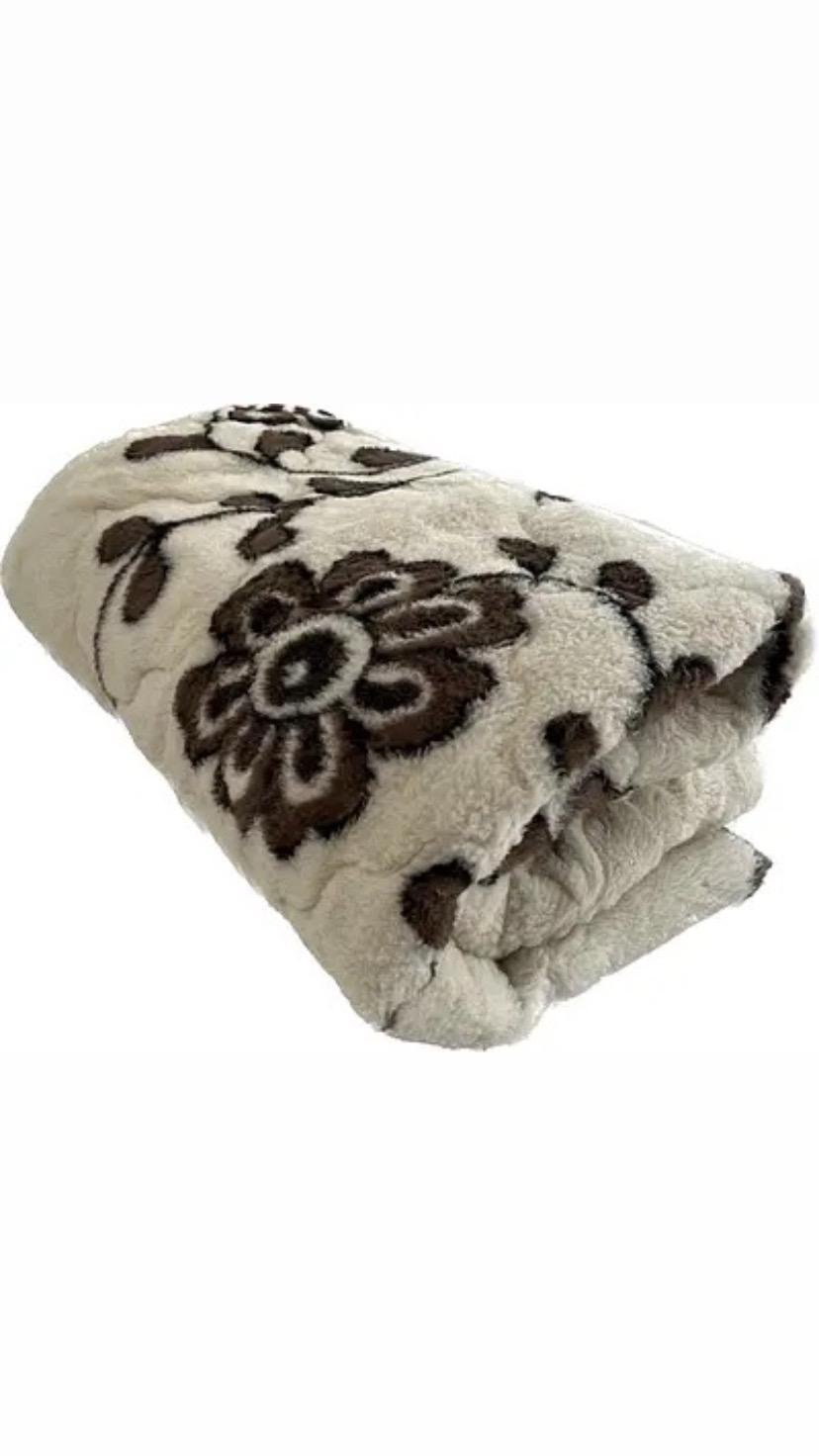 Одеяло открытое овечья шерсть с двух сторон Цветок двуспальное 175х210 см (55233)