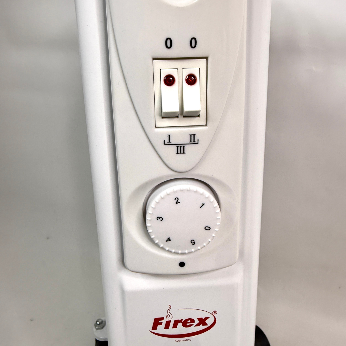Обігрівач масляний радіаторний Firex з колесами і термостатом 1500Вт 7 секцій Білий (FRX-1500) - фото 4 Обігрівач масляний радіаторний Firex з колесами і термостатом 1500Вт 7 секцій Білий (FRX-1500) - фото 4