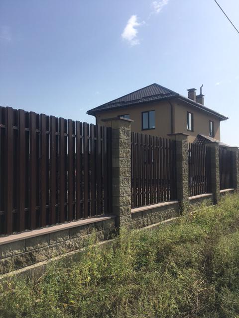 Євроштакетник металевий 1,8 м 0,45 мм матовий RAL 8017 Коричневий (sh-29083/1) - фото 5 Євроштакетник металевий 1,8 м 0,45 мм матовий RAL 8017 Коричневий (sh-29083/1) - фото 5