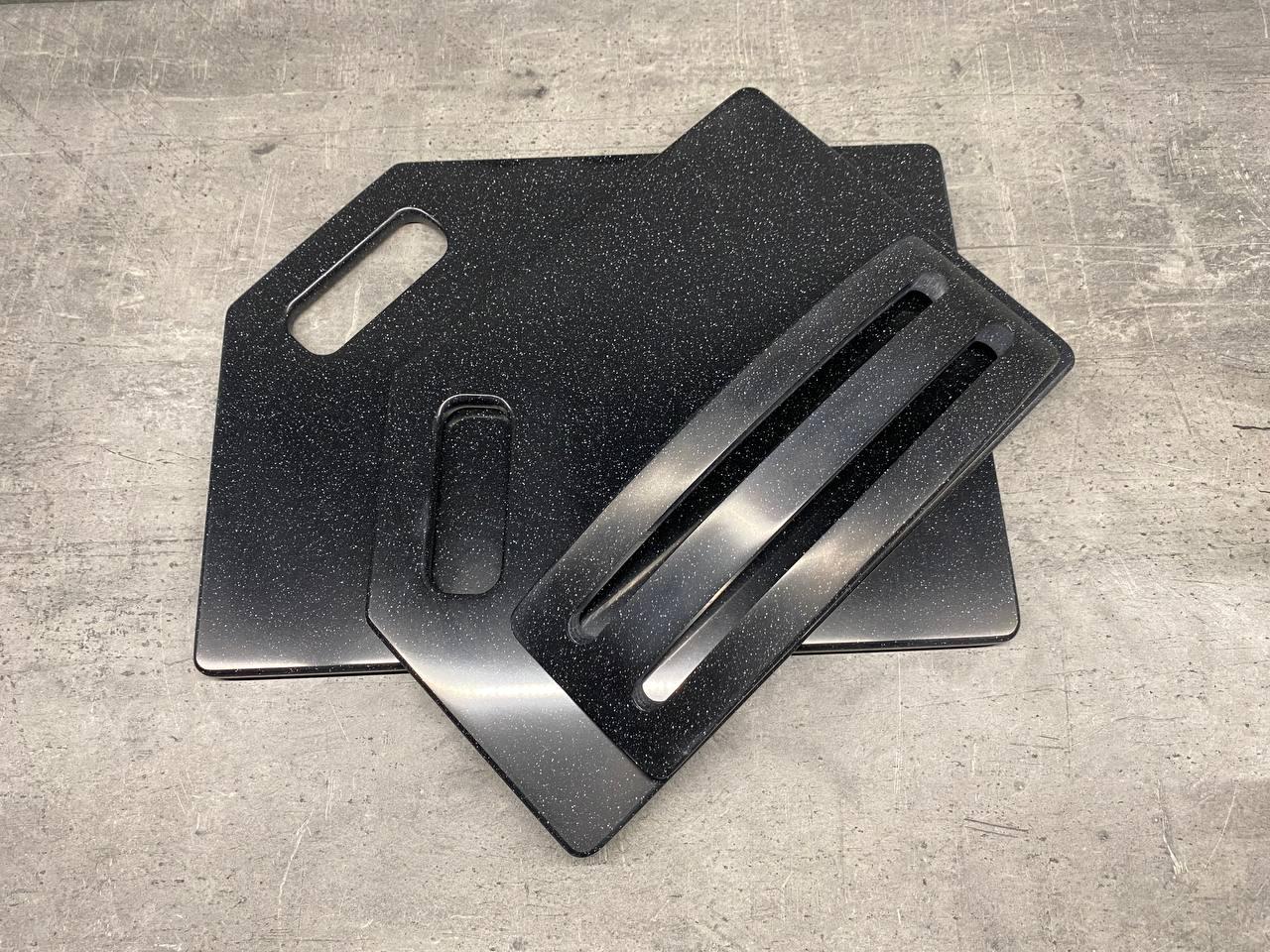 Набір дошок кухонних Night Gleam зі штучного акрилового каменю на підставці 2 шт. - фото 3 Набір дошок кухонних Night Gleam зі штучного акрилового каменю на підставці 2 шт. - фото 3