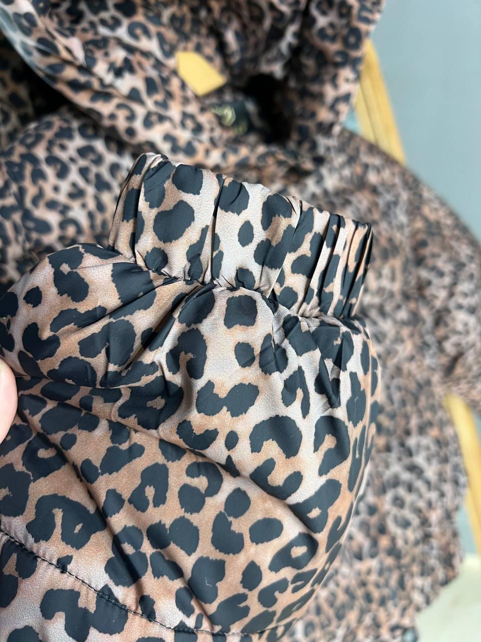 Куртка женская Lady Yep 9006 короткая с капюшоном леопардовый принт на резинке демисезонная р. 46 Коричневый (3277) - фото 10 Куртка женская Lady Yep 9006 короткая с капюшоном леопардовый принт на резинке демисезонная р. 46 Коричневый (3277) - фото 10