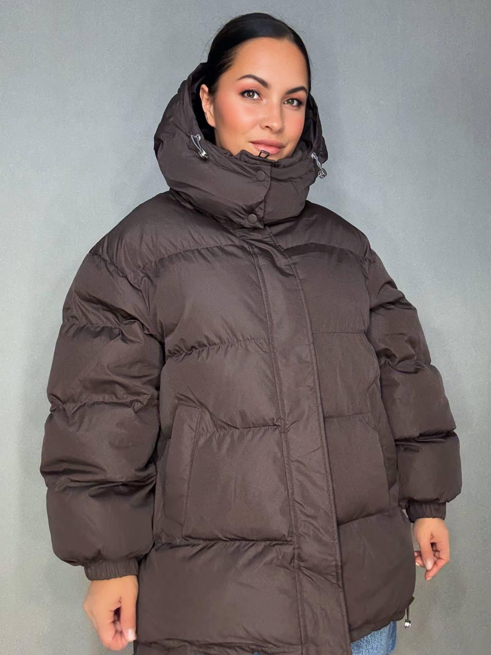 Куртка жіноча LADY YEP 10008 довга оверсайз пуффер з капюшоном р. 42 Коричневий (5512) - фото 10 Куртка жіноча LADY YEP 10008 довга оверсайз пуффер з капюшоном р. 42 Коричневий (5512) - фото 10