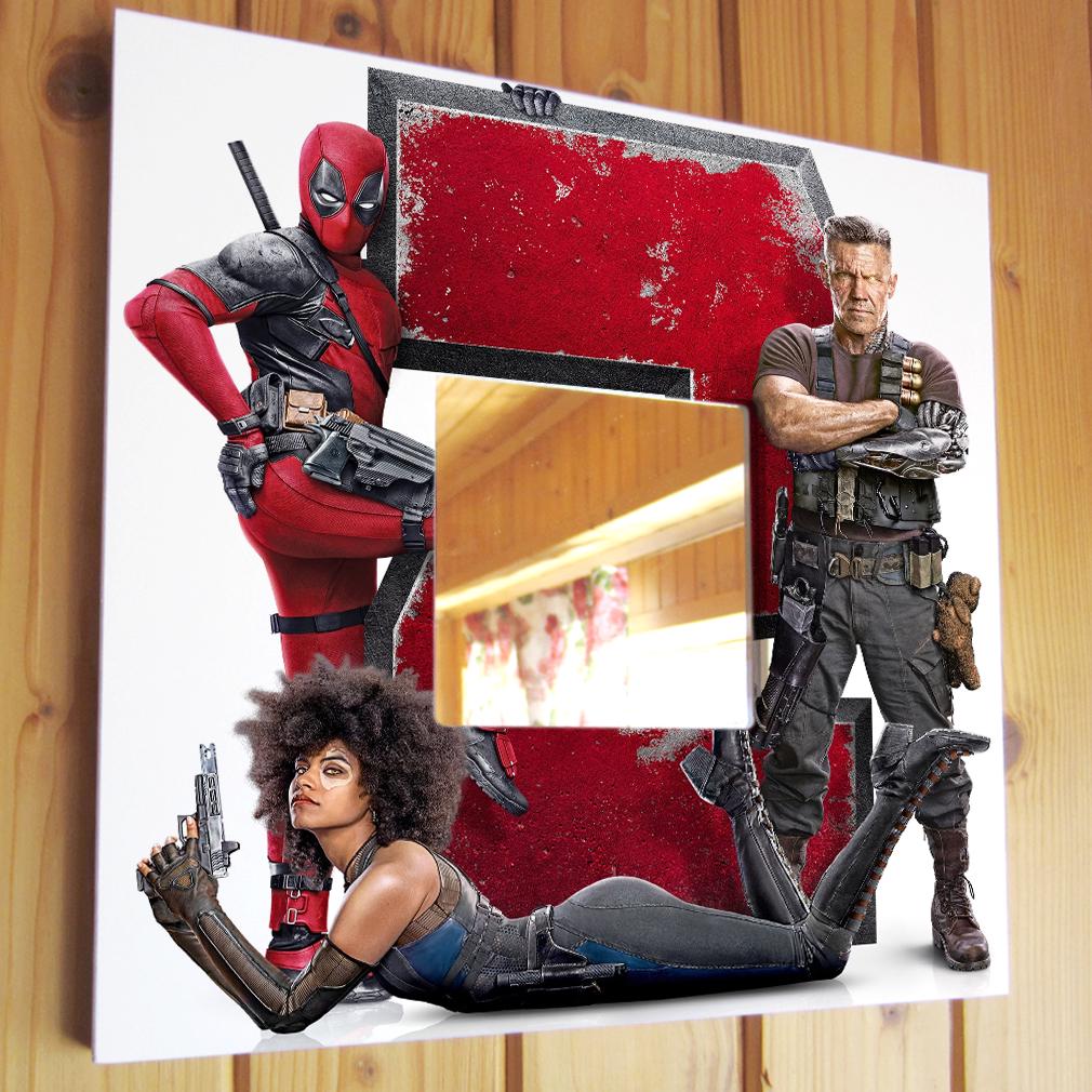 Зеркало по фильму "Дедпул" Marvel 260х260 мм (M04323)