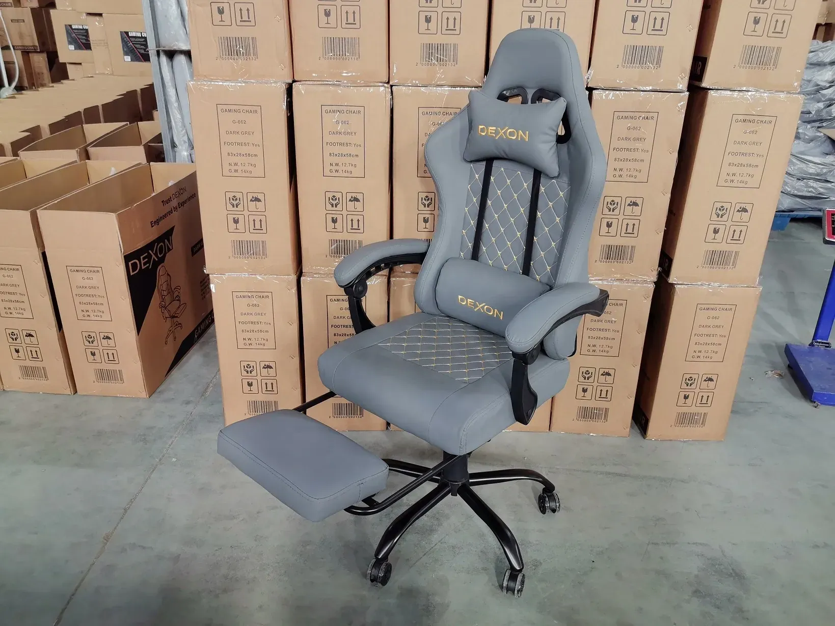 Геймерське крісло DEXON ECLIPSE з підставкою для ніг екошкіра антикіготь Сірий (40295) - фото 12