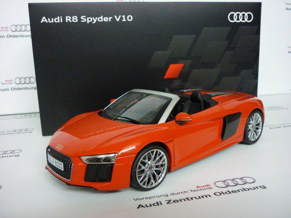 Модель автомобіля 1:18 Audi R8 Spyder Dynamite Red (5011618552)