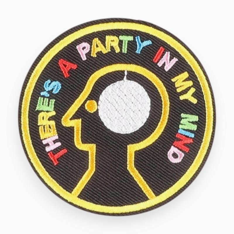Термоаплікація There's a party in my mind вишита 7х7 см 1 шт. Чорний (АК7070к56)