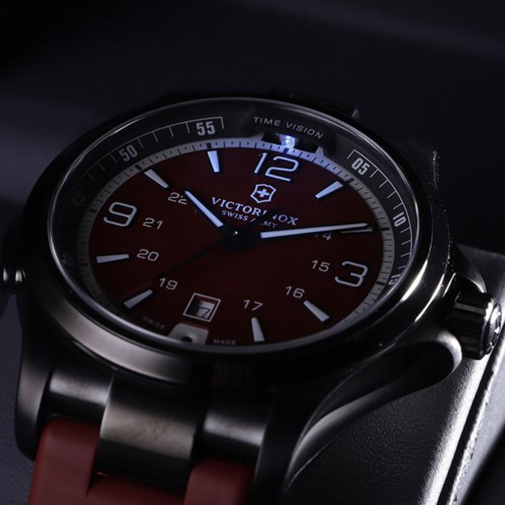 Наручний годинник чоловічий Victorinox Swiss Army Night Vision кварцевий Black (V241717) - фото 5 Наручний годинник чоловічий Victorinox Swiss Army Night Vision кварцевий Black (V241717) - фото 5