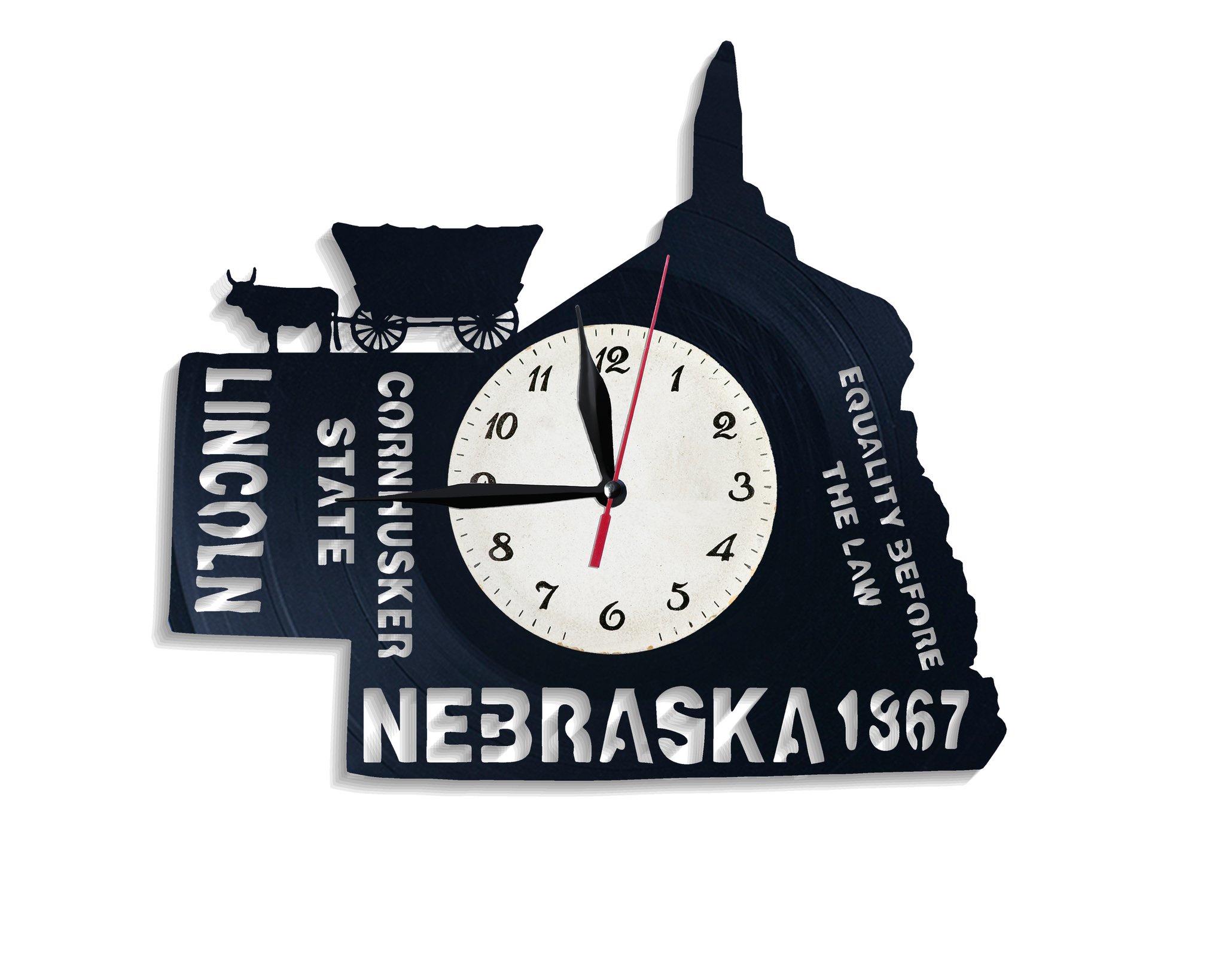 Часы настенные Небраска 2762 из виниловой пластинки