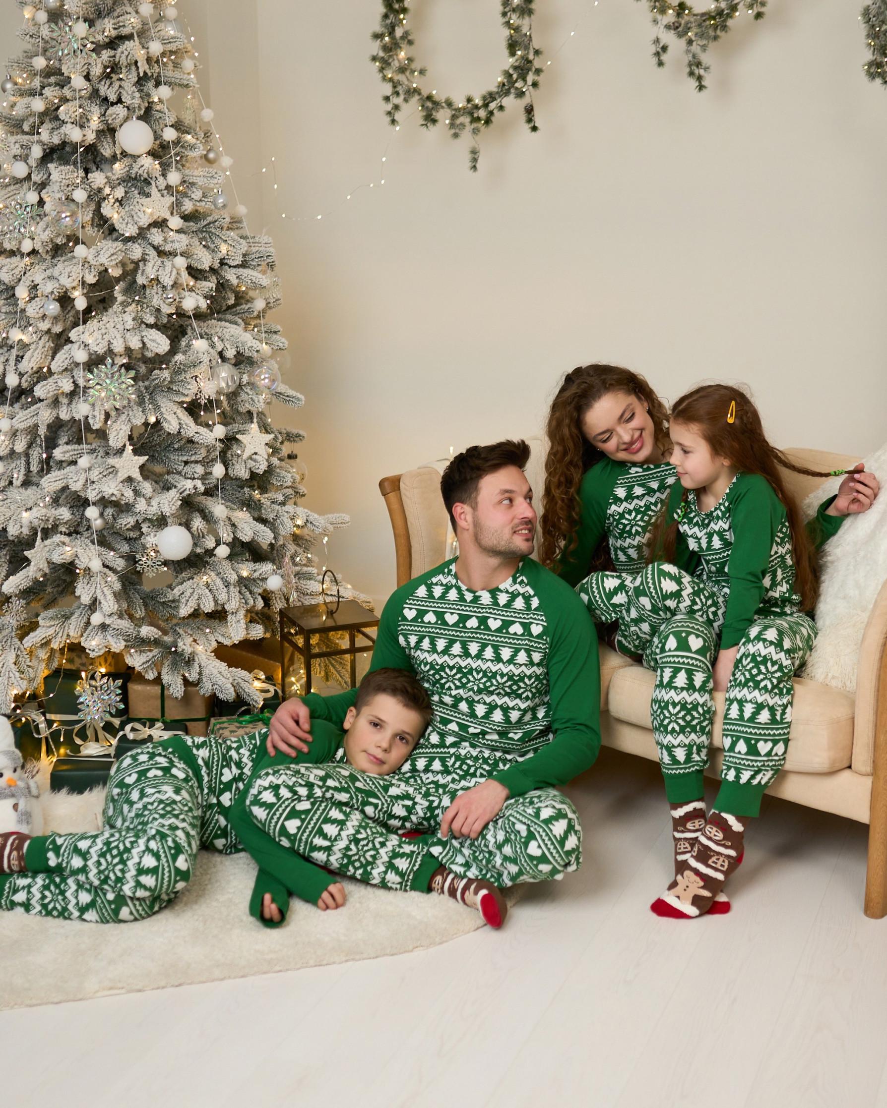 Комплект мужской с брюками новогодний орнамент Family look для всей семьи Зеленый - фото 4 Комплект мужской с брюками новогодний орнамент Family look для всей семьи Зеленый - фото 4