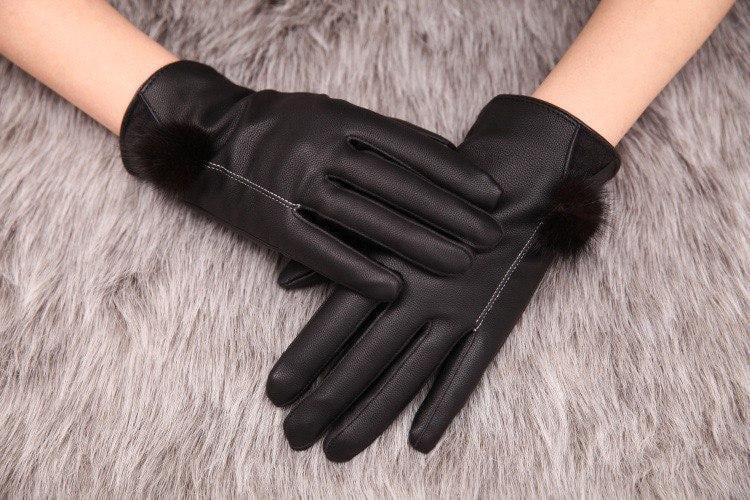 Рукавички жіночі шкіряні Мірабела на хутрі з помпоном M Чорний (1328)