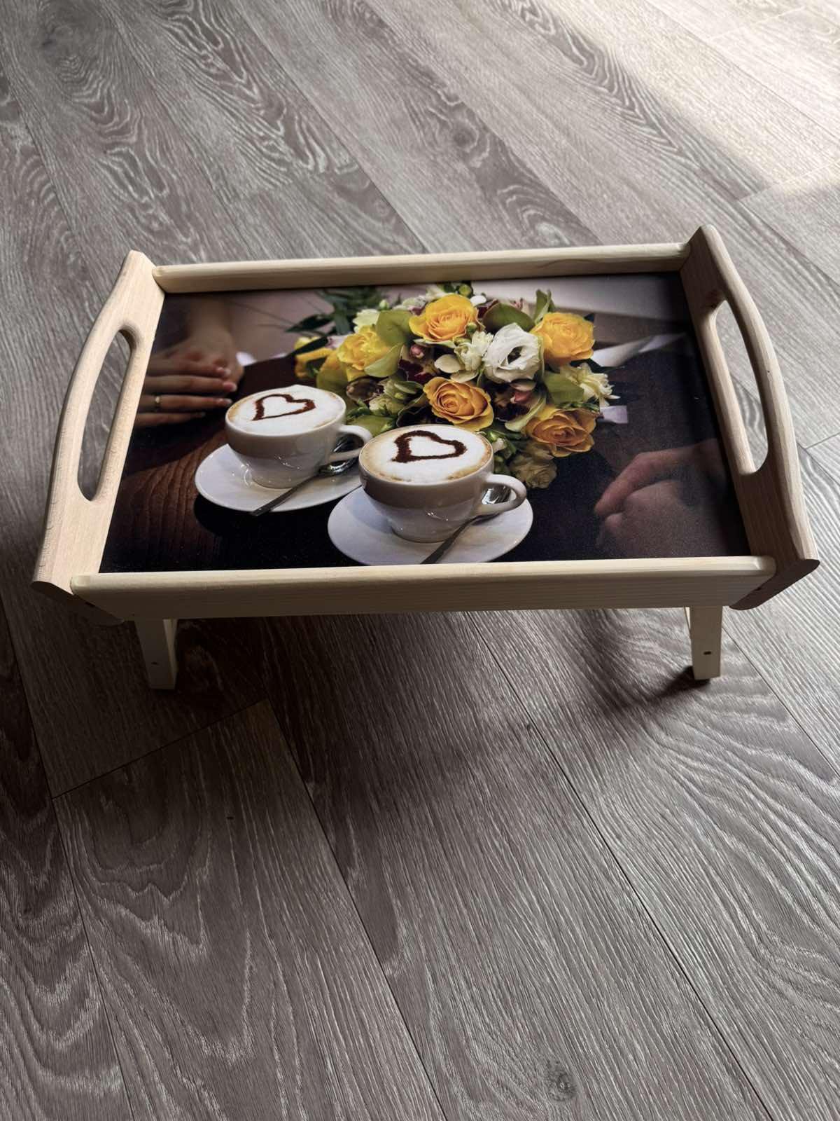 Таця-столик Кава з трояндами дерев'яна складана (26063889) - фото 3 Таця-столик Кава з трояндами дерев'яна складана (26063889) - фото 3