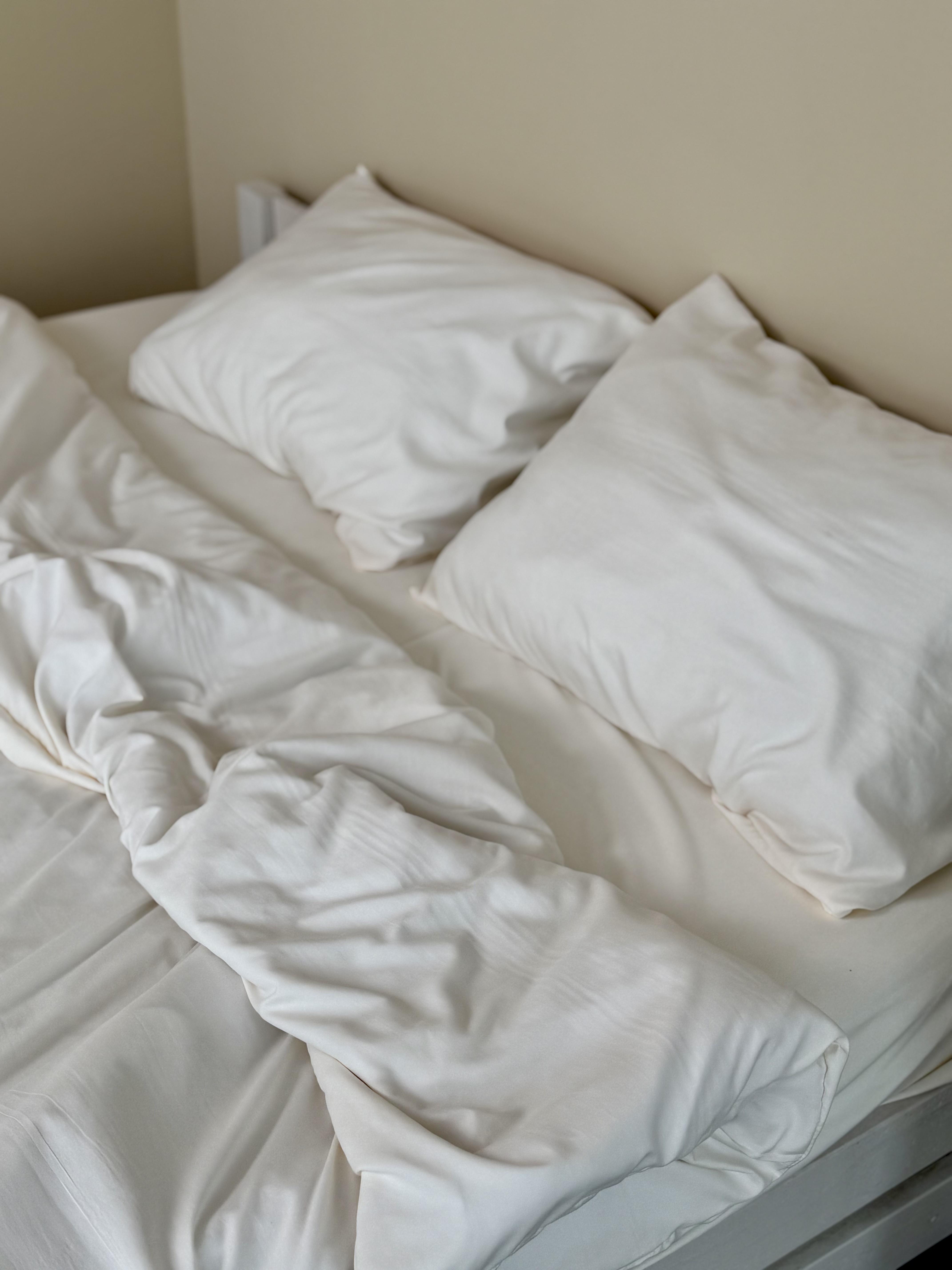 Комплект постільної білизни Тінь сатин двоспальний/наволочки 50х70/70х70 см Молочний (6841) - фото 4