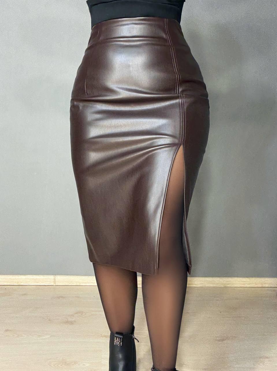 Юбка женская Gritana 125 из экокожи с разрезом меди прямая M Коричневый (5816) - фото 6 Юбка женская Gritana 125 из экокожи с разрезом меди прямая M Коричневый (5816) - фото 6