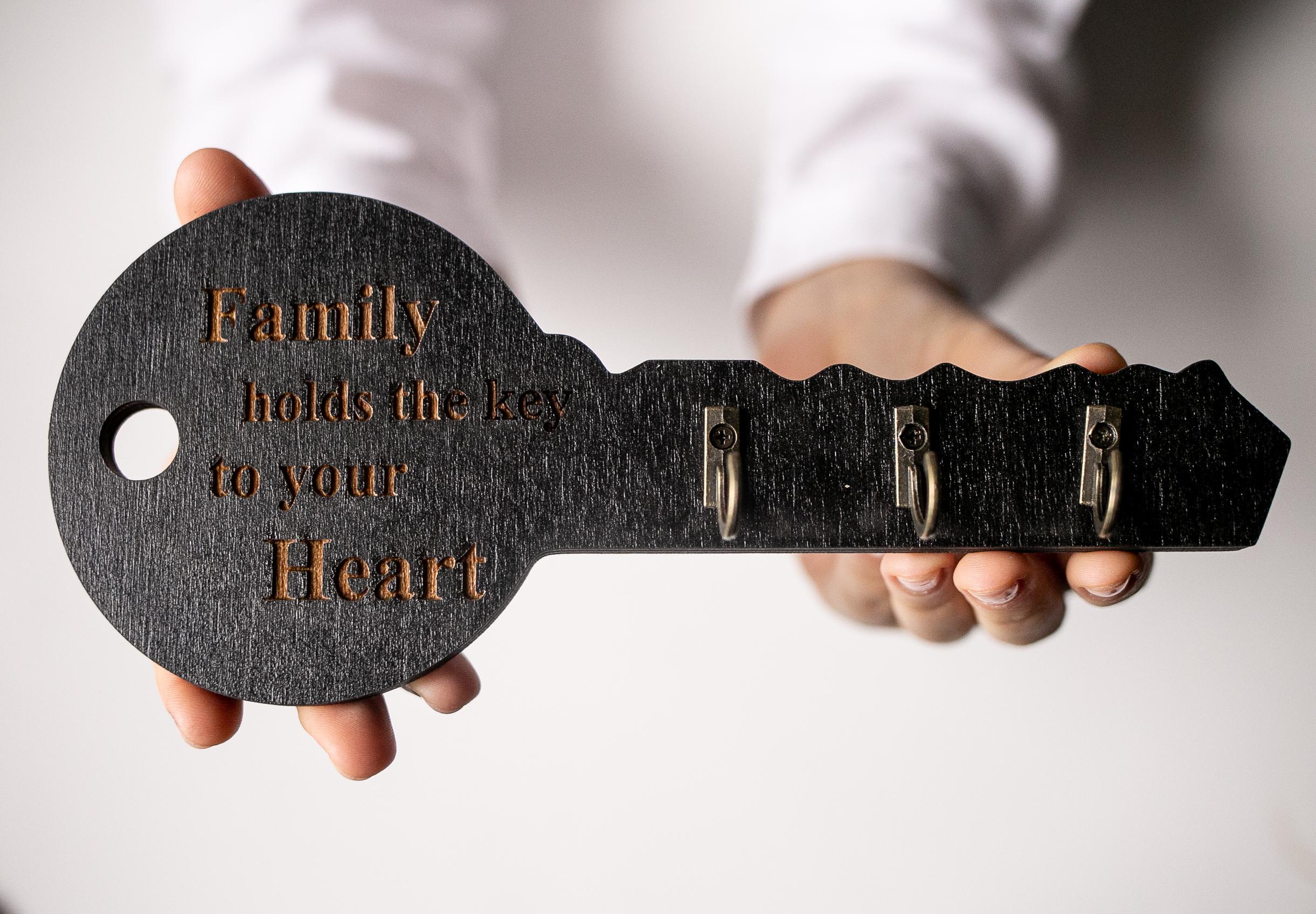 Панно декоративное на стену в кухню гостиную спальню Decart Ключница из дерева Ключи 23х9 см