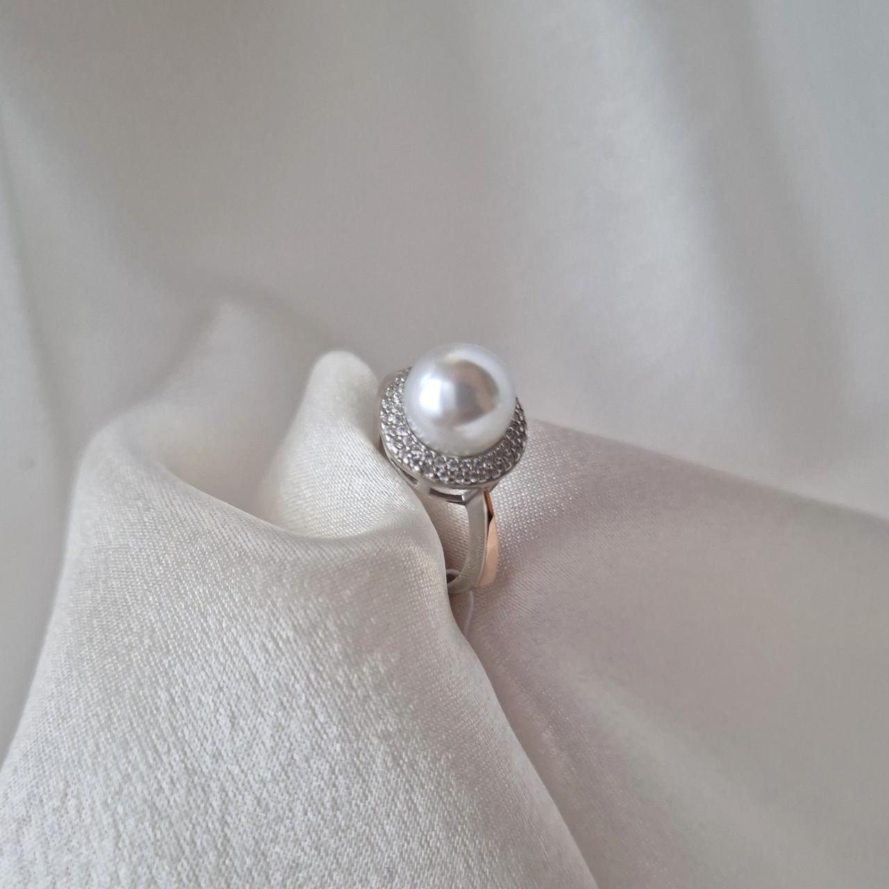 Каблучка із золотою пластиною з білою перлиною імітація срібло 925 проби золото 375 р. 18 (540к ) - фото 3 Каблучка із золотою пластиною з білою перлиною імітація срібло 925 проби золото 375 р. 18 (540к ) - фото 3