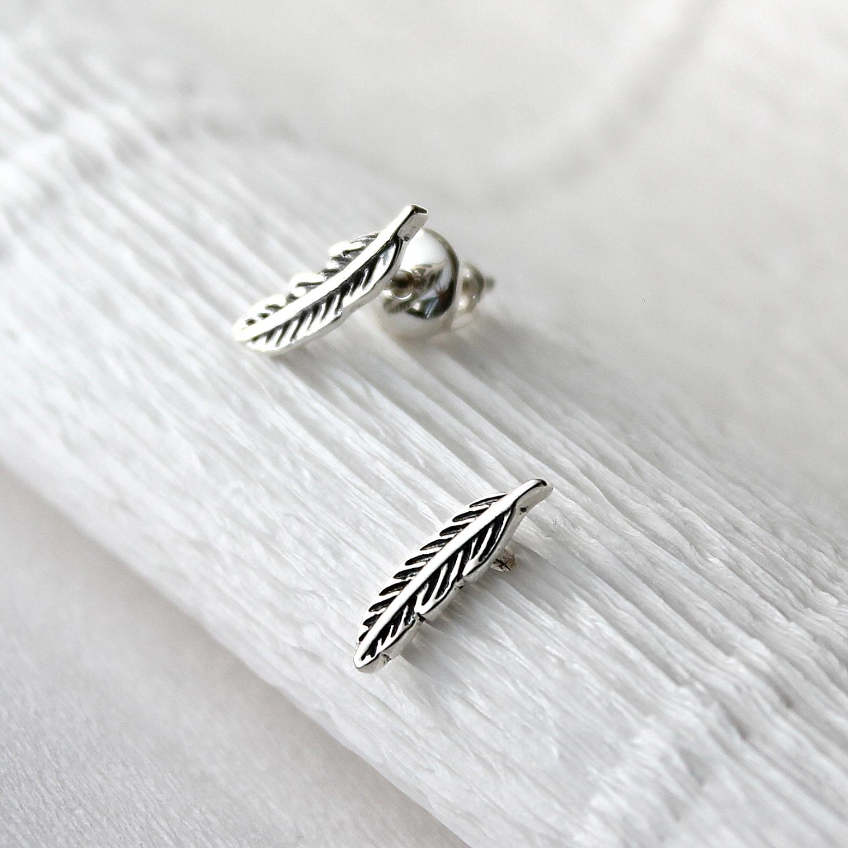 Серьги серебряные пусеты Перо (137с)