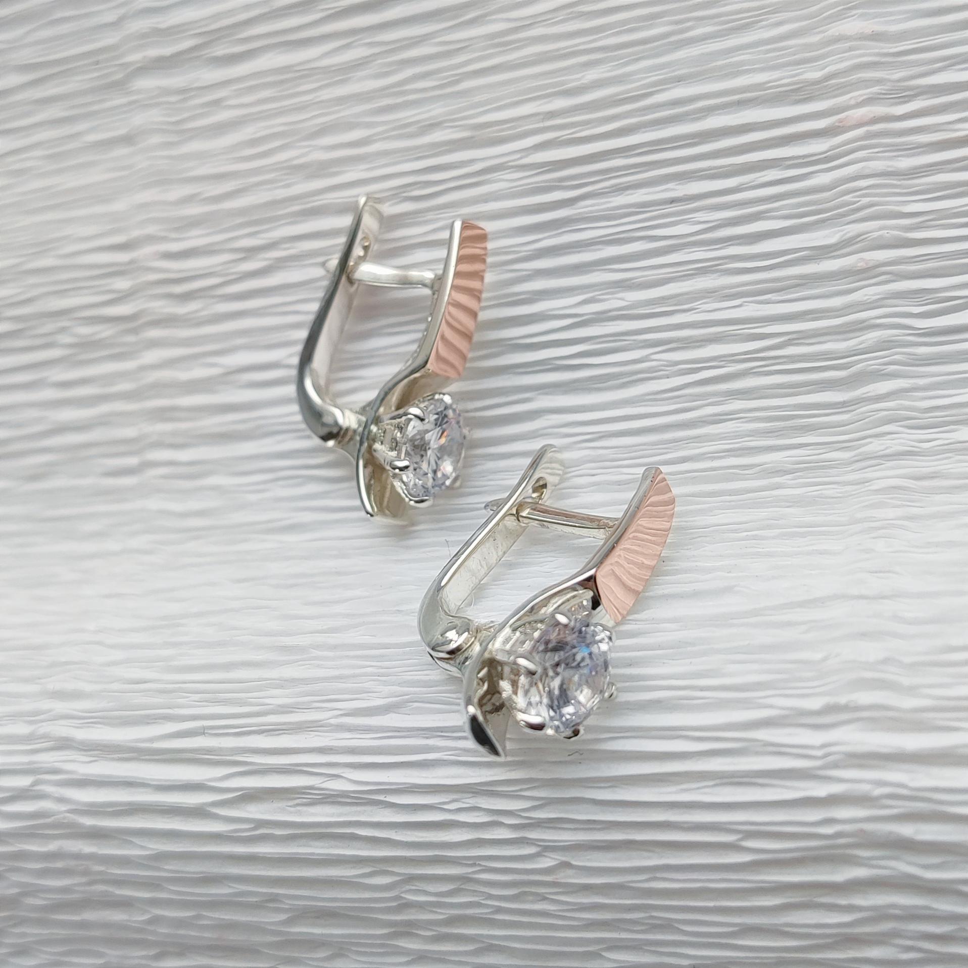 Серебряные серьги Хай-тэк с золотыми вставками - фото 2 Серебряные серьги Хай-тэк с золотыми вставками - фото 2