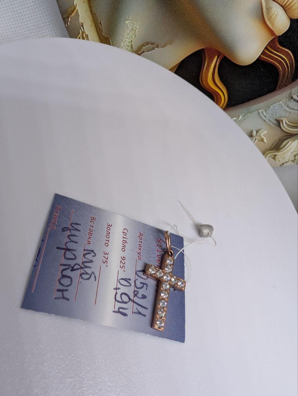 Срібний хрестик 925 проба в позолоті з білими камінчиками (2825788407) - фото 4 Срібний хрестик 925 проба в позолоті з білими камінчиками (2825788407) - фото 4