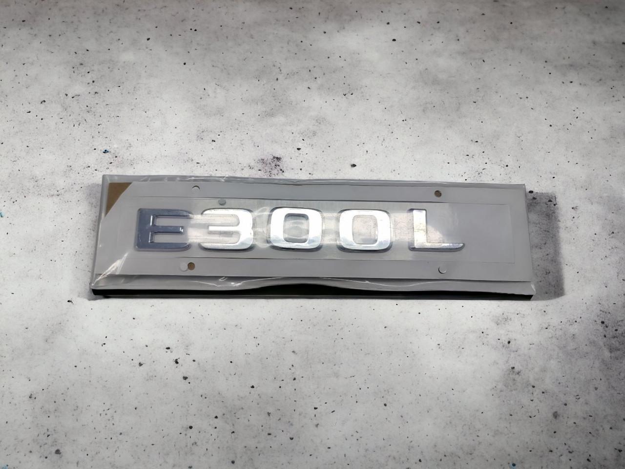 Стикер-эмблема Mercedes E300L (2028838298)