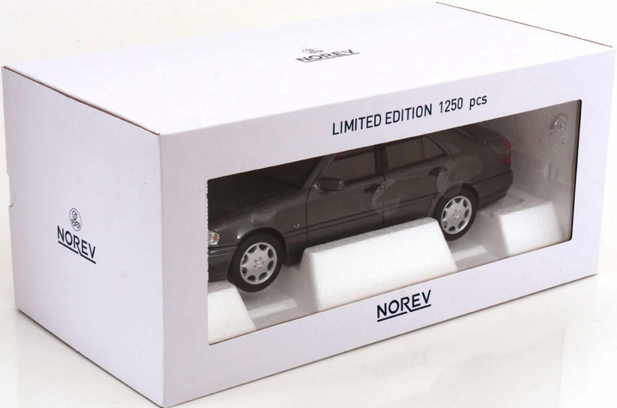 Модель автомобиля Norev Mercedes-Benz C-Class W202 Limousine 1:18 Grey Metallic (183371) - фото 4