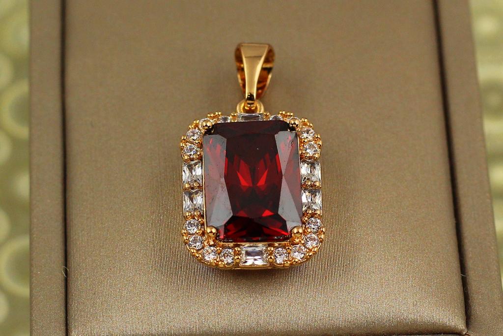 Кулон Xuping Jewelry прямоугольник с малиновым камнем Золотистый (31559225)