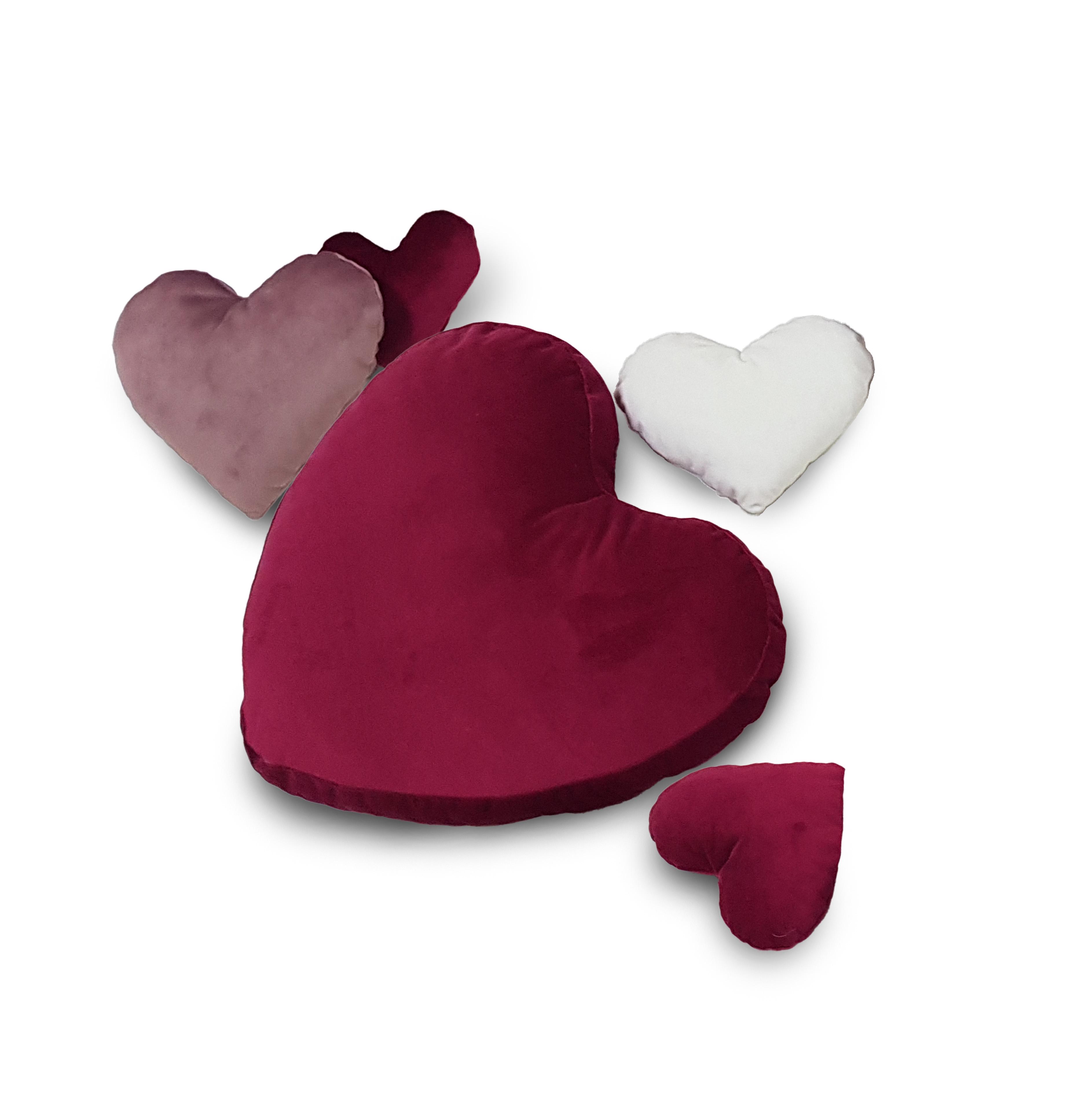 Комплект декоративних подушок Firanka Сердечка 1 шт. 40 см 2 шт. 20 см 2 шт. 10 см Різнокольоровий (серд_4) Комплект декоративних подушок Firanka Сердечка 1 шт. 40 см 2 шт. 20 см 2 шт. 10 см Різнокольоровий (серд_4)