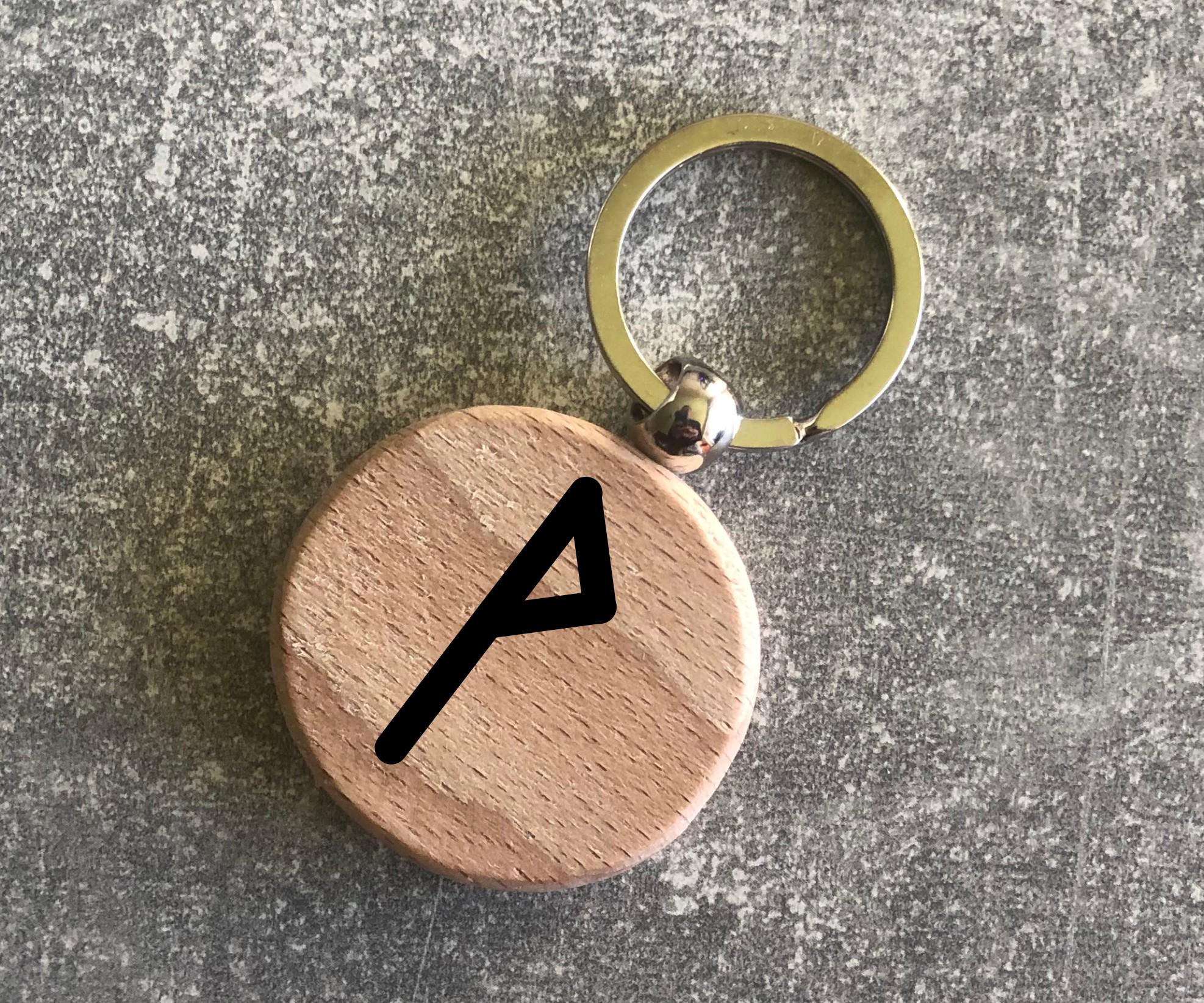 Брелок деревянный круглый с руной Старшого футарк "Вунё" (15010208008)