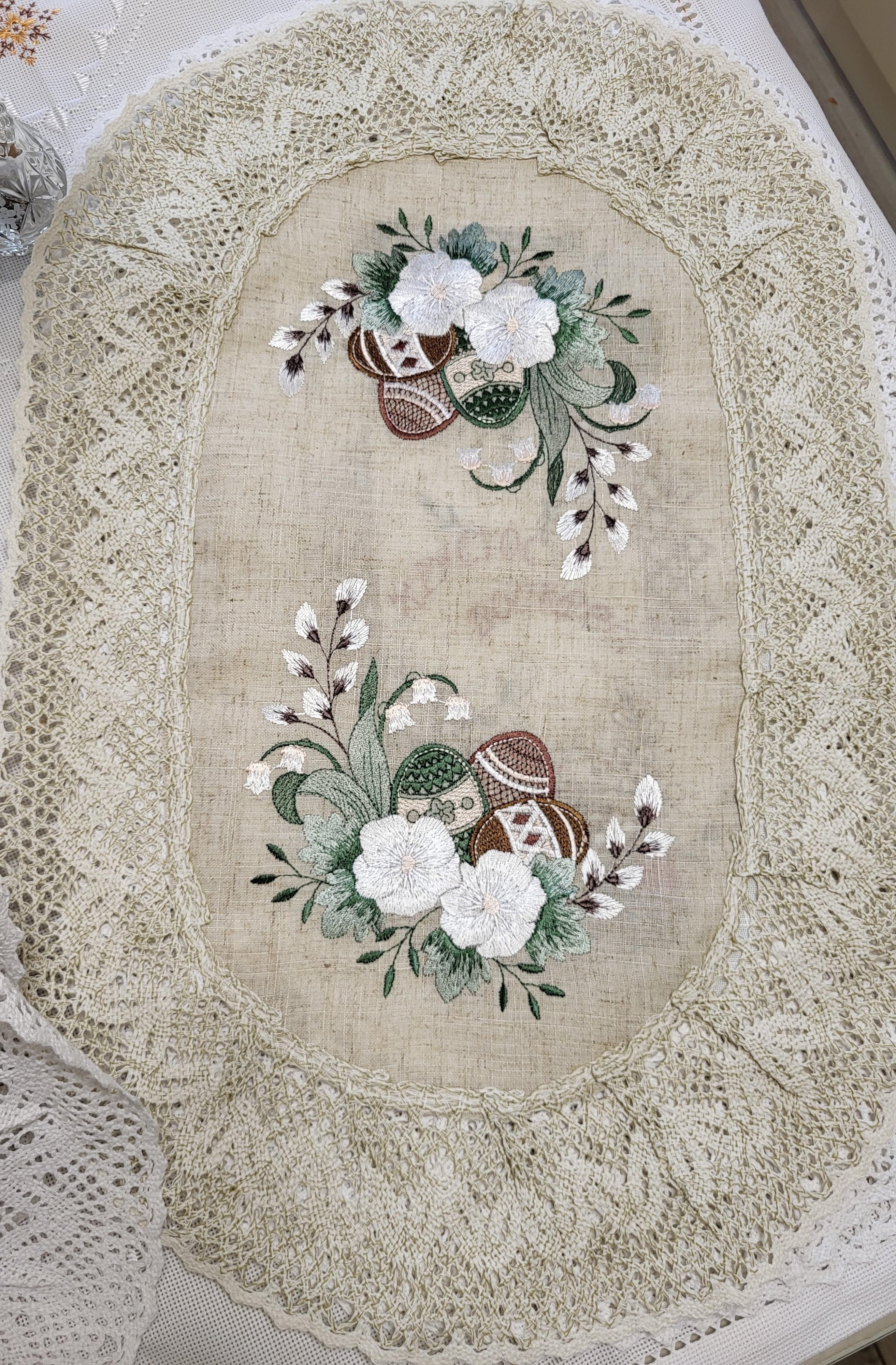 Серветка-рушник на великодній кошик з вишивкою та мереживом (Арт-020)