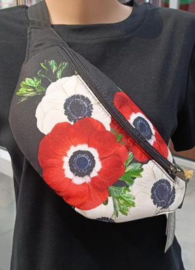 Сумка-бананка через плечо и на пояс Presentville Bumbag Красные и белые цветы 27х16 см (BB_19A010_BL) Сумка-бананка через плечо и на пояс Presentville Bumbag Красные и белые цветы 27х16 см (BB_19A010_BL)