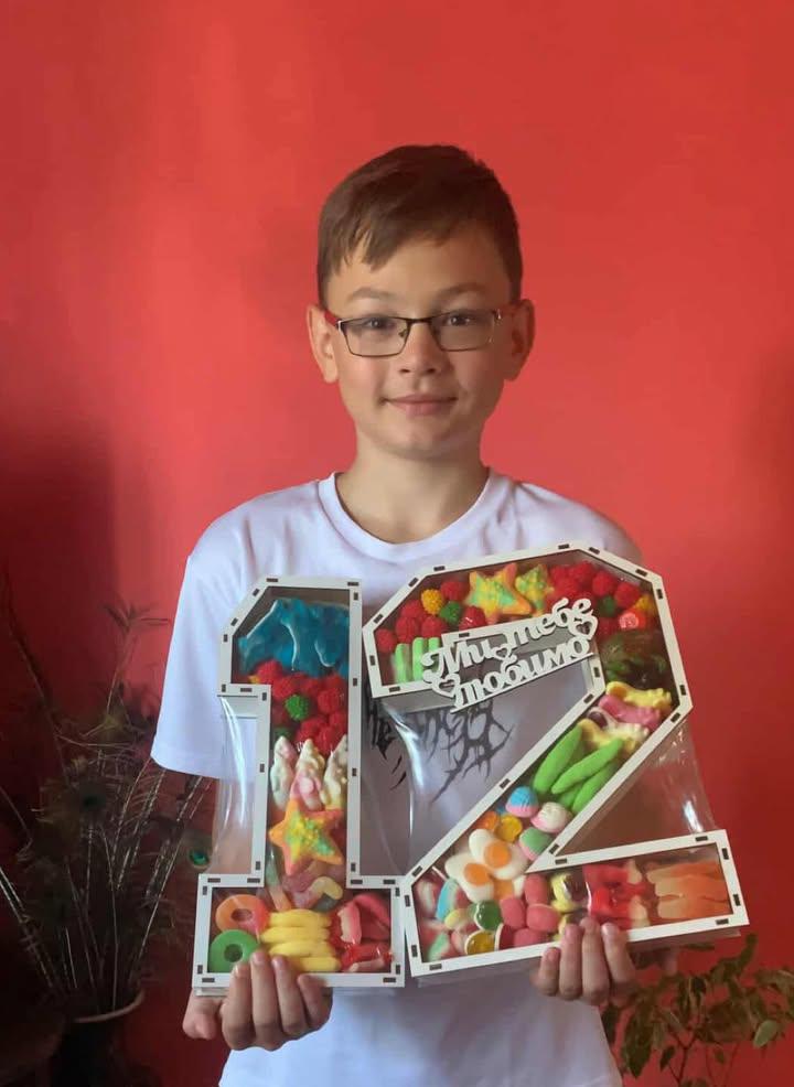 Подарунковий бокс солодкий Цифра 2 з желе (2508049164) - фото 4 Подарунковий бокс солодкий Цифра 2 з желе (2508049164) - фото 4