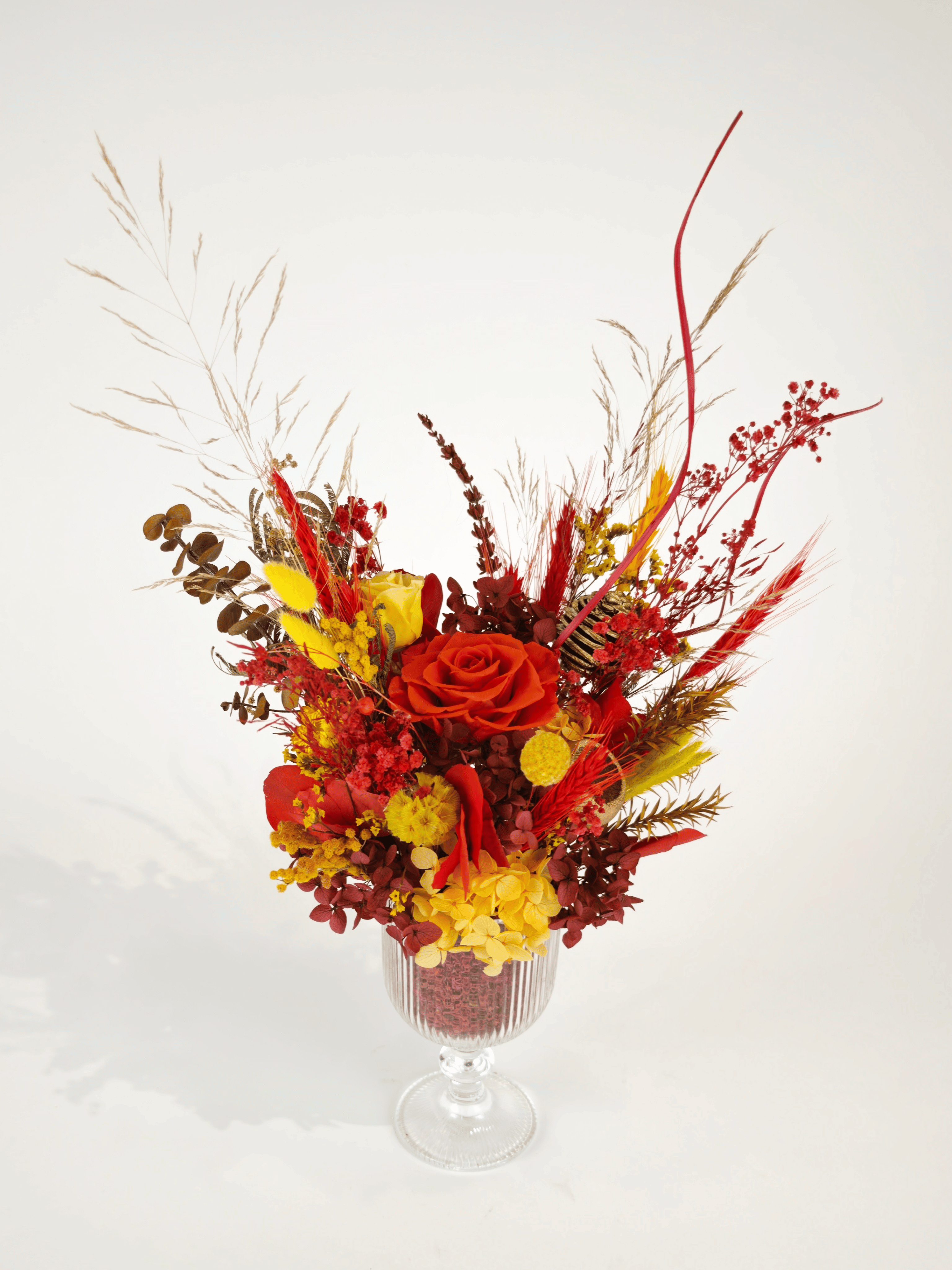 Інтер'єрна композиція у келиху з квітами Яскрава романтика 25х35 см