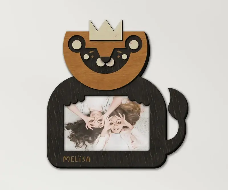 Фоторамка персонализированная с львом на 1 фото с гравировкой имени ребенка Черный (lion_4x6-3) - фото 1