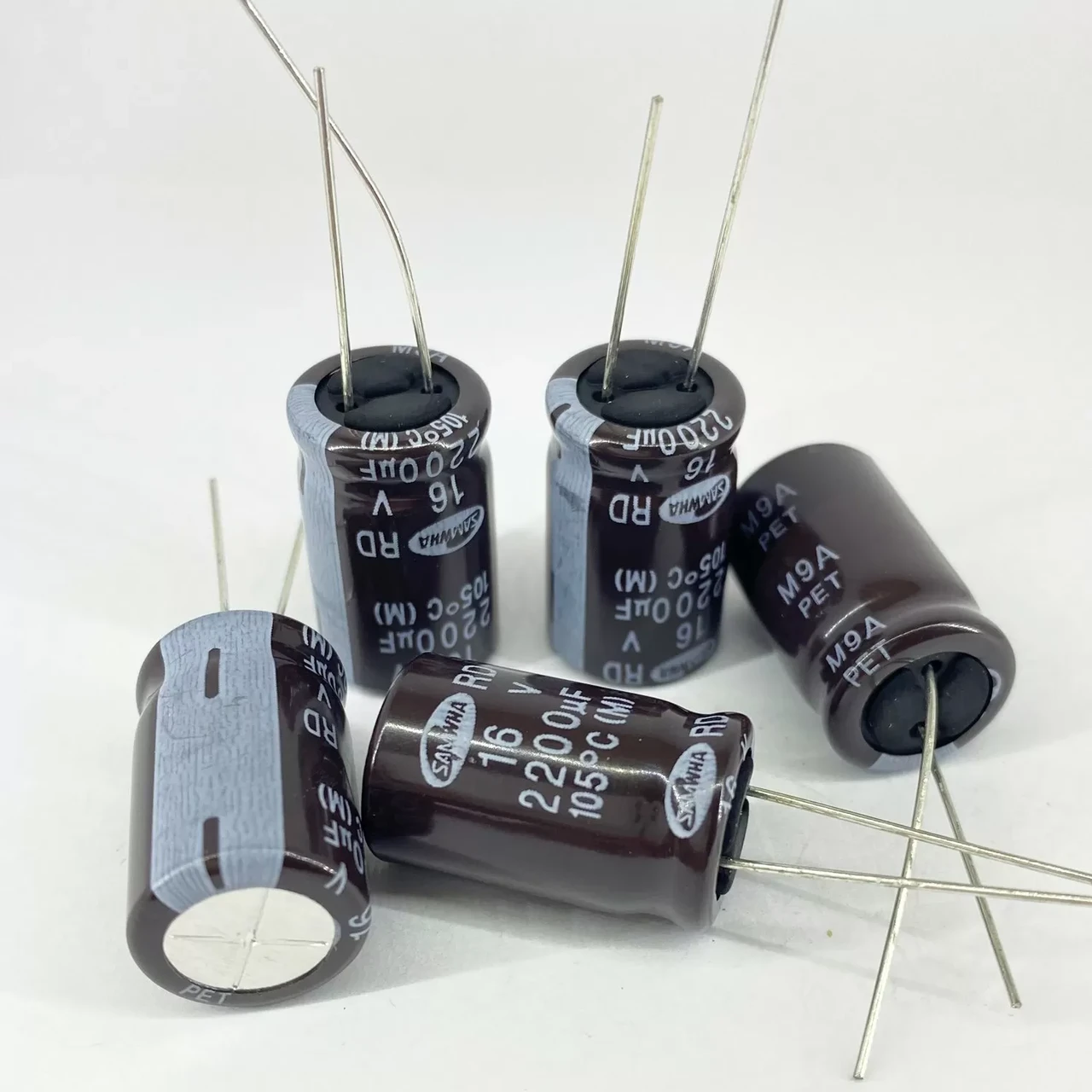 Конденсаторы электролитические SAMWHA 2200 мкф 16V 13x20 мм 105 °C (1965011364)