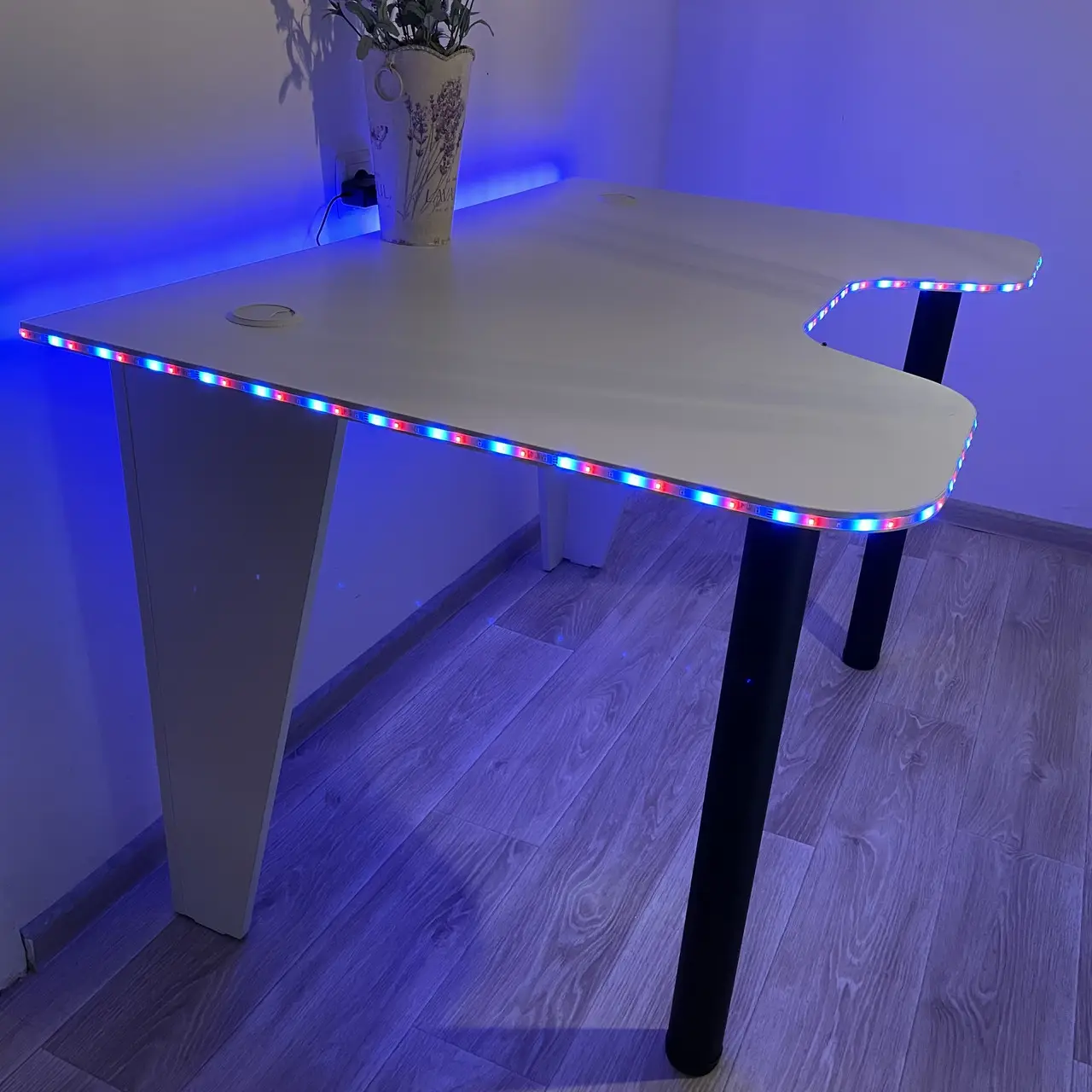 Стіл комп'ютерний геймерський Drom Lite White + LED RGB підсвічування з пультом - фото 4