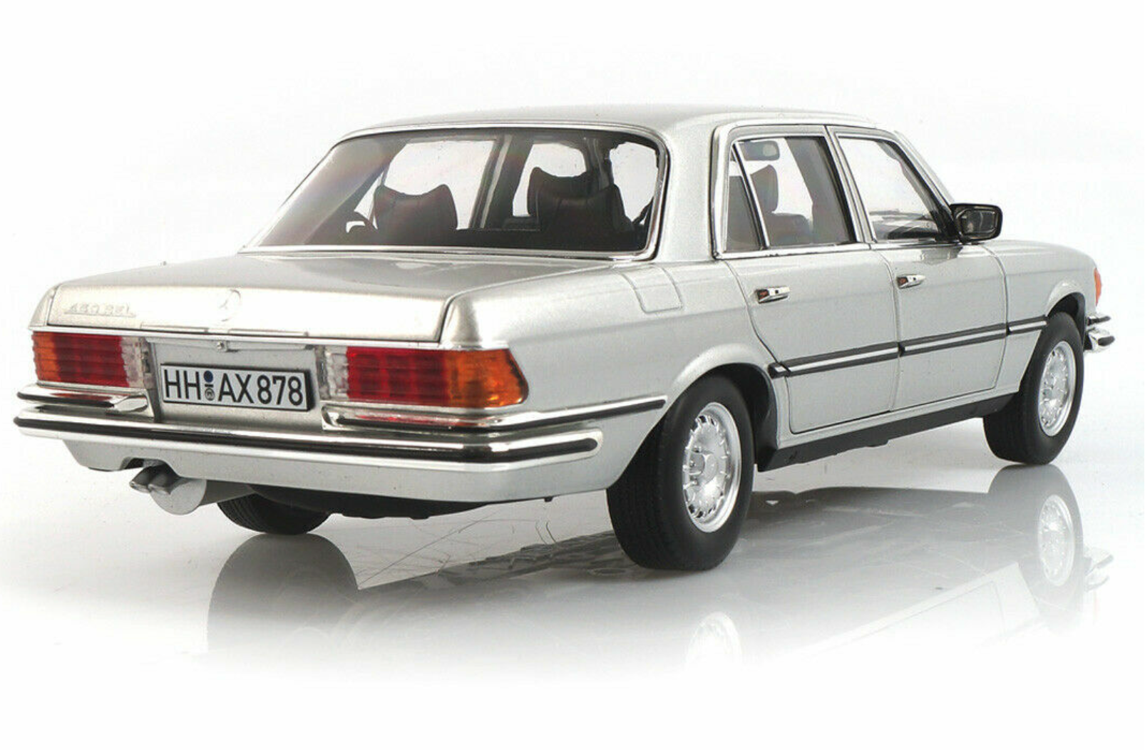 Модель автомобиля Norev 1:18 Mercedes-Benz 450 SEL 6.9 1972-1980 W116 Silver (183785) - фото 4 Модель автомобиля Norev 1:18 Mercedes-Benz 450 SEL 6.9 1972-1980 W116 Silver (183785) - фото 4