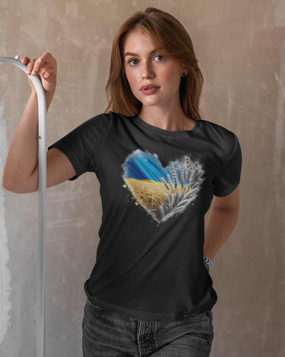 Футболка женская Mishe 21100002 патриотическая с сердцем XL Черный (21100002_15) - фото 3