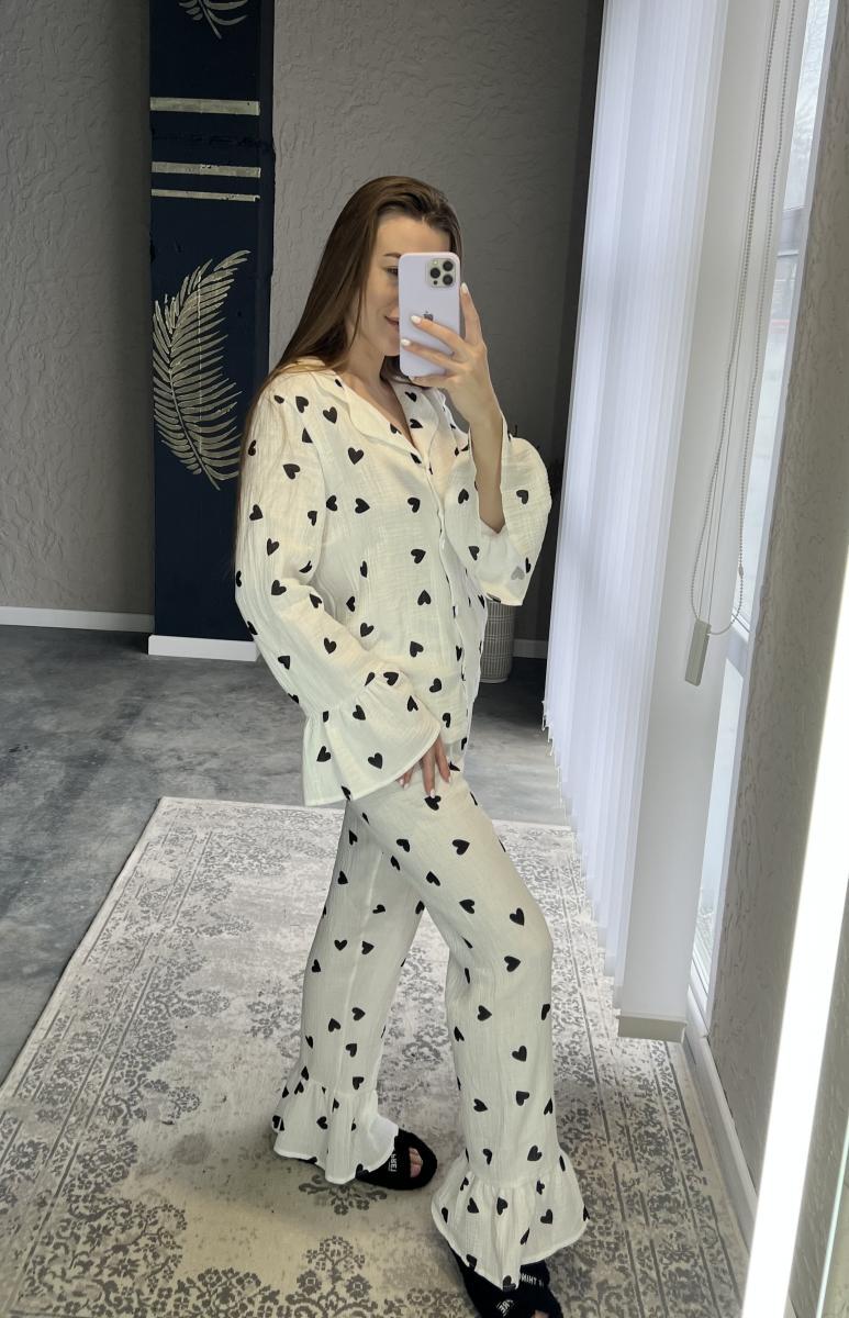 Піжама жіноча зі штанами Marinella муслінова Чорні сердечка L Білий (MR27447772) - фото 2 Піжама жіноча зі штанами Marinella муслінова Чорні сердечка L Білий (MR27447772) - фото 2