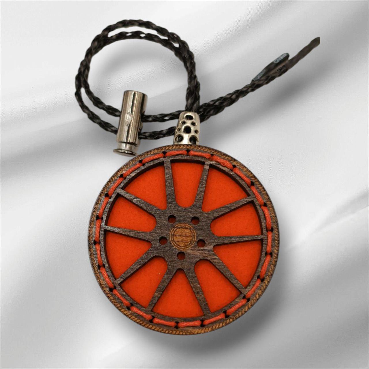 Ароматизатор для авто многоразовый в виде колеса из дерева/войлока и аромапарфюм 10 мл (97) Ароматизатор для авто многоразовый в виде колеса из дерева/войлока и аромапарфюм 10 мл (97)