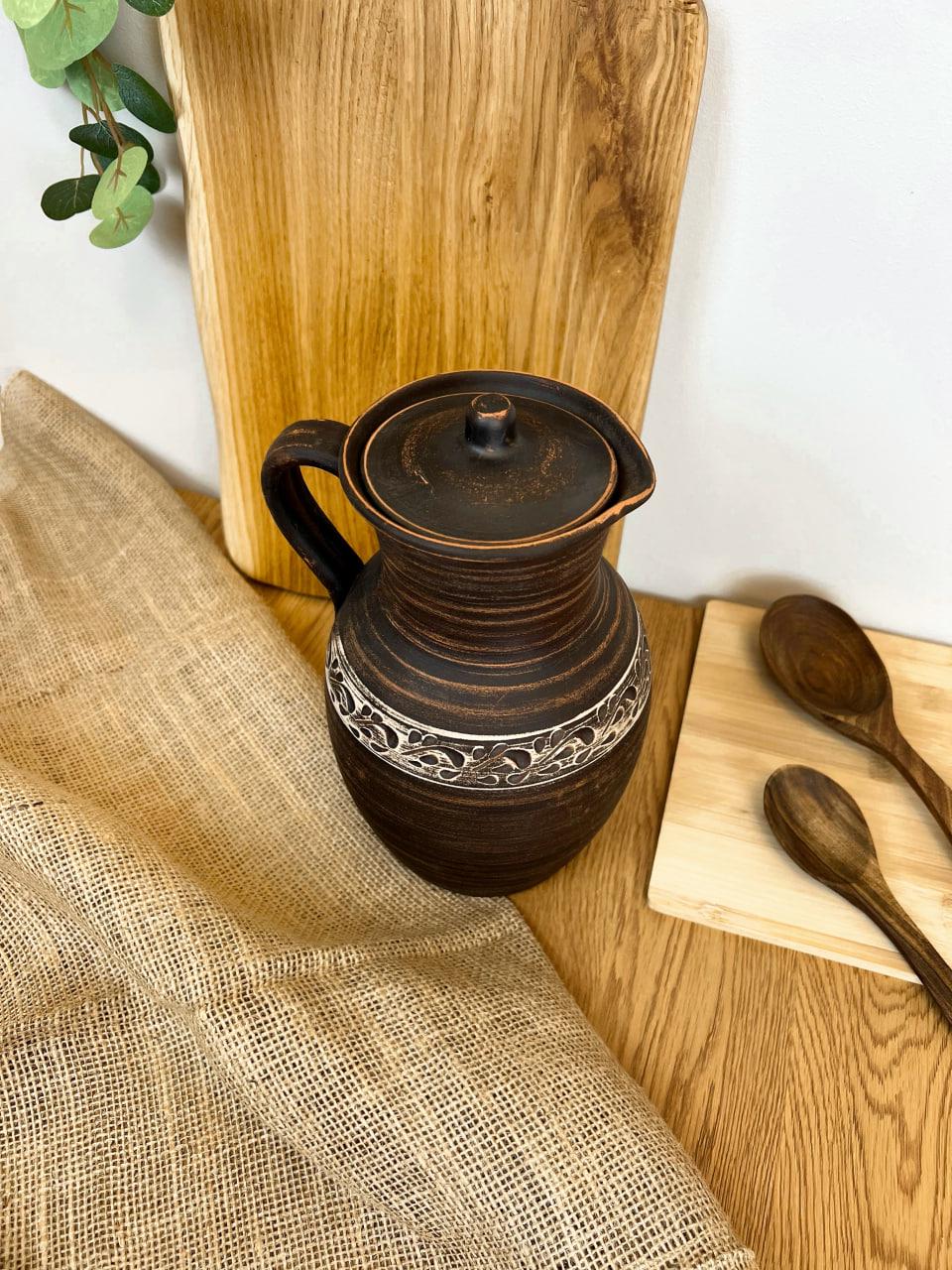 Кувшин керамический глиняный резной с ручкой ангоб 2,5 л (3001-39) - фото 5 Кувшин керамический глиняный резной с ручкой ангоб 2,5 л (3001-39) - фото 5