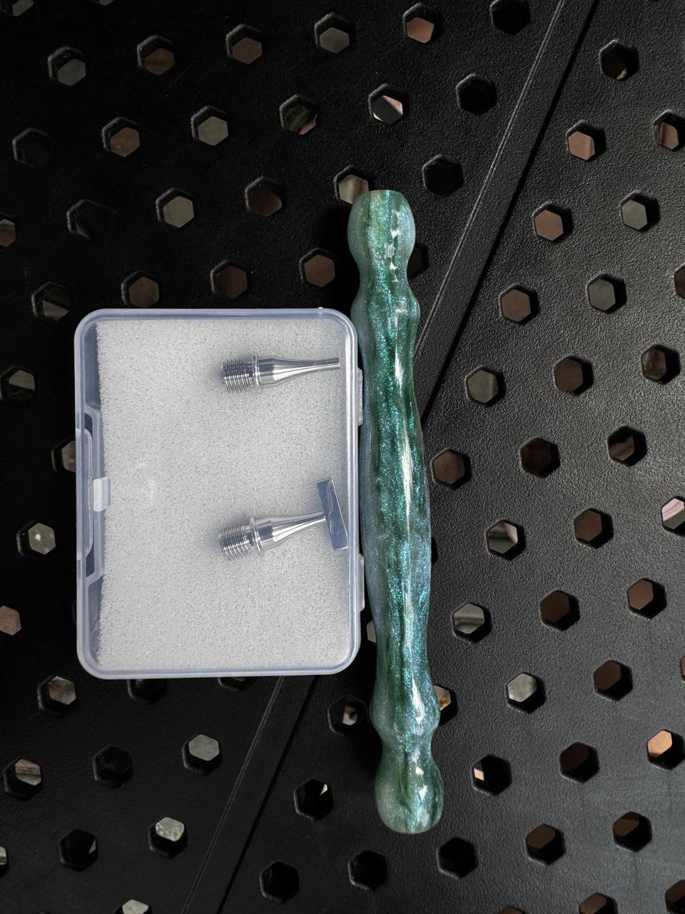 Стилус для алмазної мозаїки з квадратними металевими насадками на 1 та 4 камінців Зелений (2655355180) - фото 2 Стилус для алмазної мозаїки з квадратними металевими насадками на 1 та 4 камінців Зелений (2655355180) - фото 2