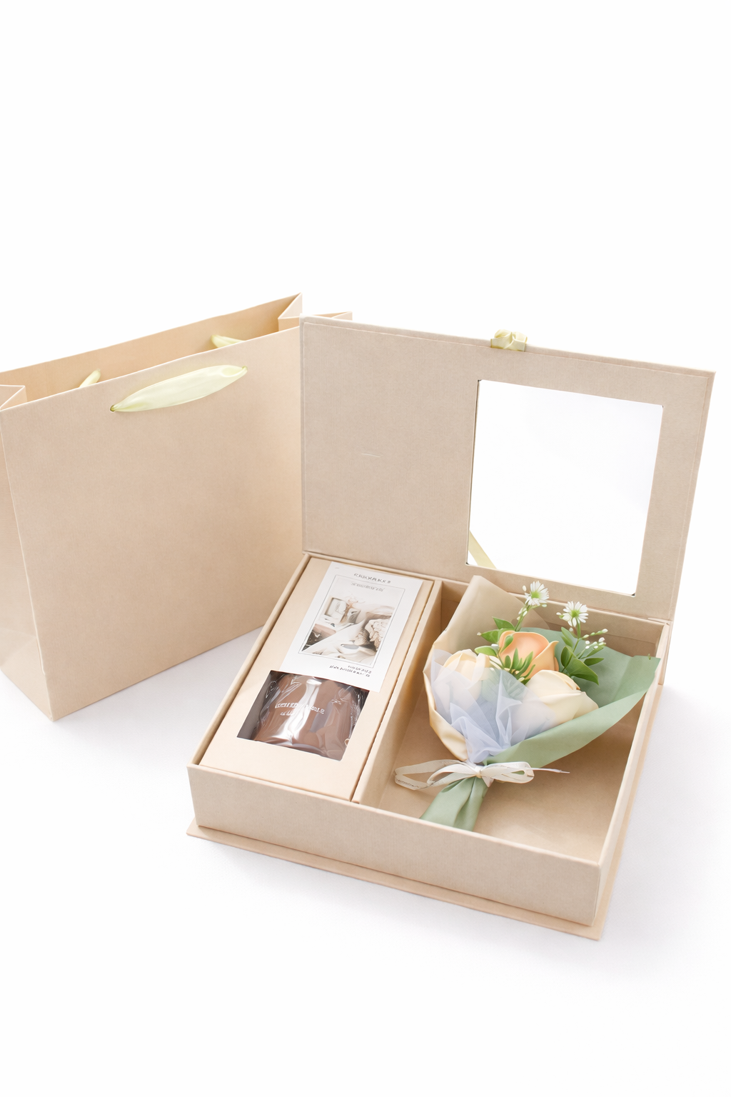 Подарочный набор Gentle Aroma с цветами из парфюмерного мыла и ароматической свечой Rose Touch 250x210x80 мм (31559081)