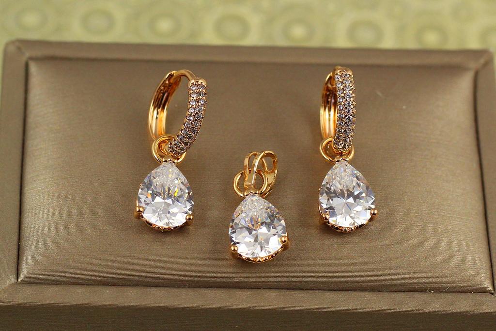 Набір Xuping Jewelry сережки і кулон з білою зйомною краплею Золотистий (34781432)