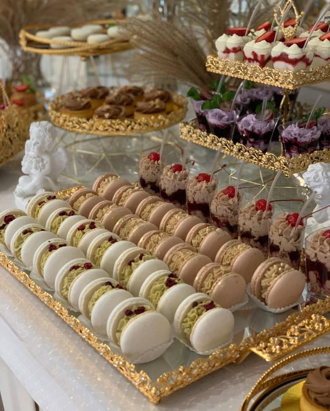 Поднос металлический Zeyve с зеркальным основанием 51х31 см Золотистый (38A) - фото 2 Поднос металлический Zeyve с зеркальным основанием 51х31 см Золотистый (38A) - фото 2