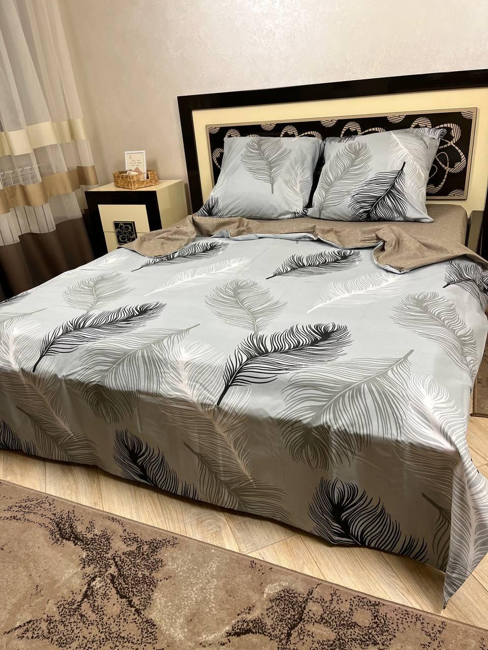 Комплект постельного белья Перья простынь на резинке евро 160x200х20/70х70 см Серый (14991456)