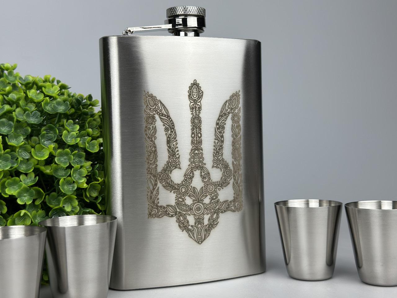 Подарунковий набір Герб Трезуб нержавіюча фляга з чарками (61006 R7) - фото 7 Подарунковий набір Герб Трезуб нержавіюча фляга з чарками (61006 R7) - фото 7